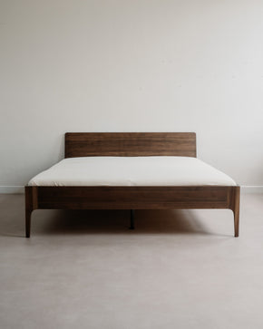 Ořechová postel Kale