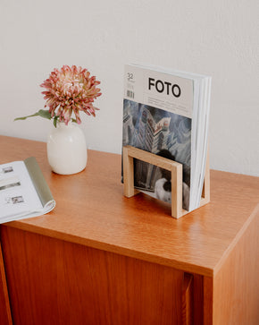 Dubový stojan na LP desky a magazíny