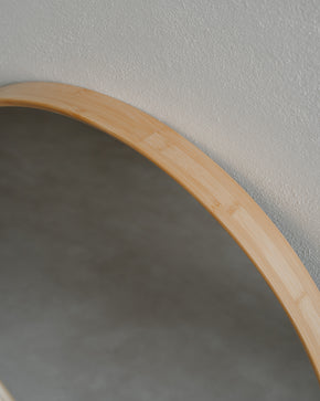 Zrcadlo s bambusovým rámem