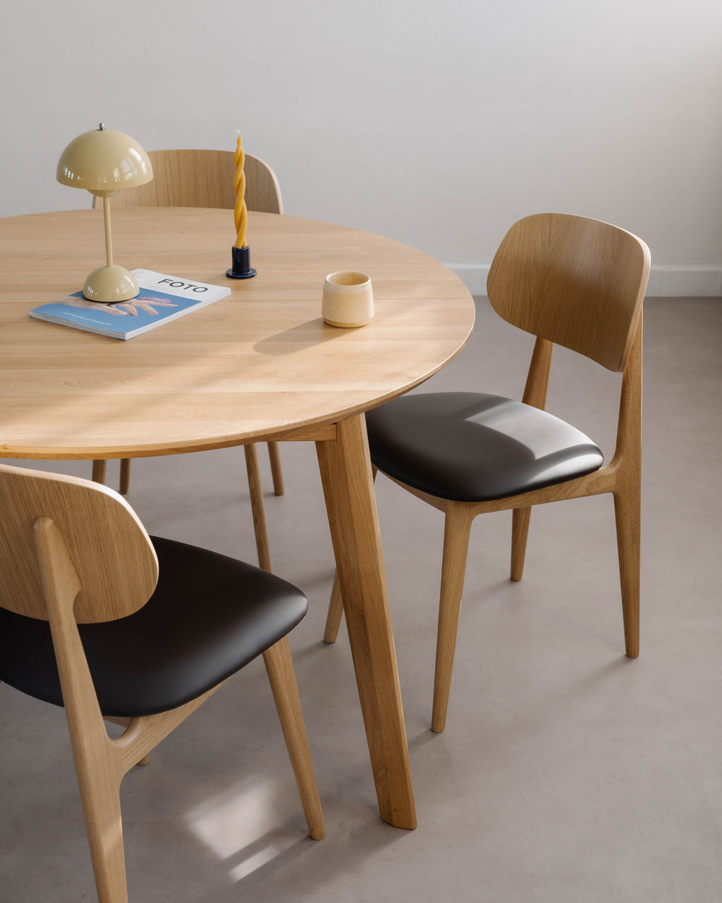 Polstrovaná dubová židle Ada