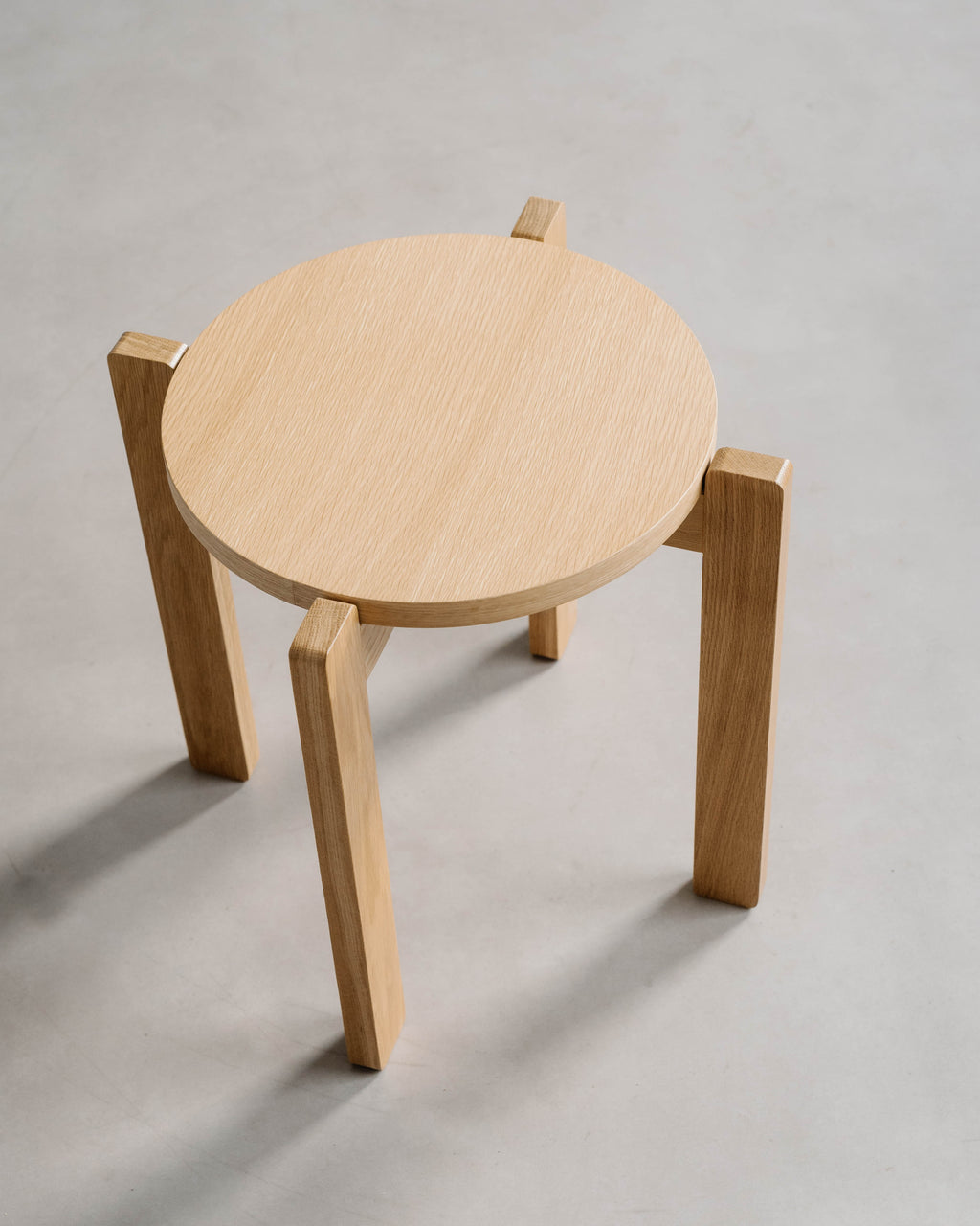 Dubový odkládací stolek Hirsch