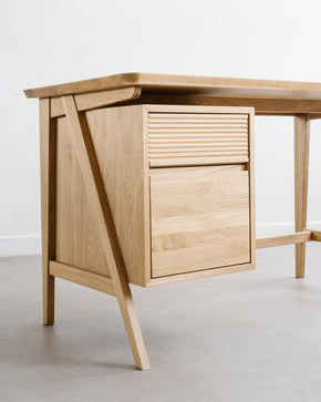 Dubový pracovní stůl Bryno