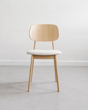 Polstrovaná dubová židle Ada (látka)