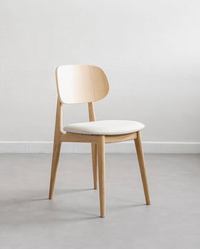 Polstrovaná dubová židle Ada (látka)