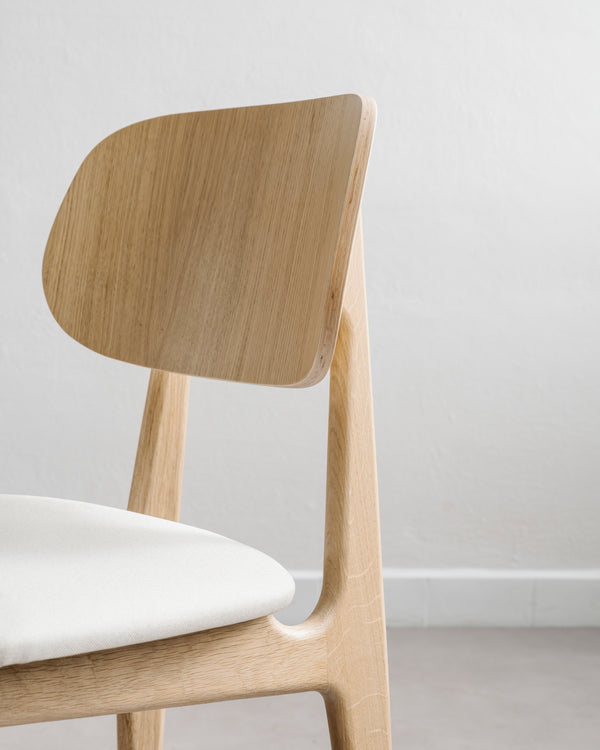 Polstrovaná dubová židle Ada (látka)