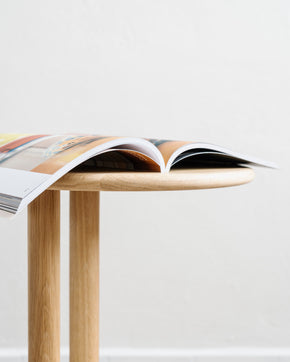 Dubový odkládací stolek Lytte