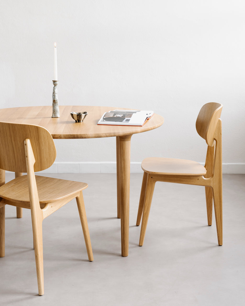 Dubový kulatý jídelní stůl Halm