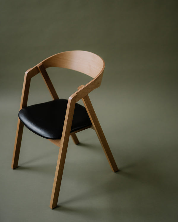 Polstrovaná dubová židle Lenno
