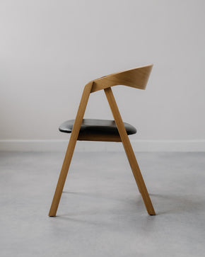 Polstrovaná dubová židle Lenno