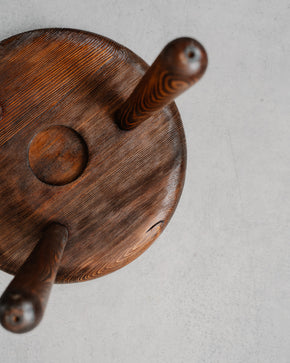 Borová stolička Milkin' Stool