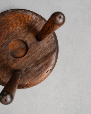 Borová stolička Milkin' Stool